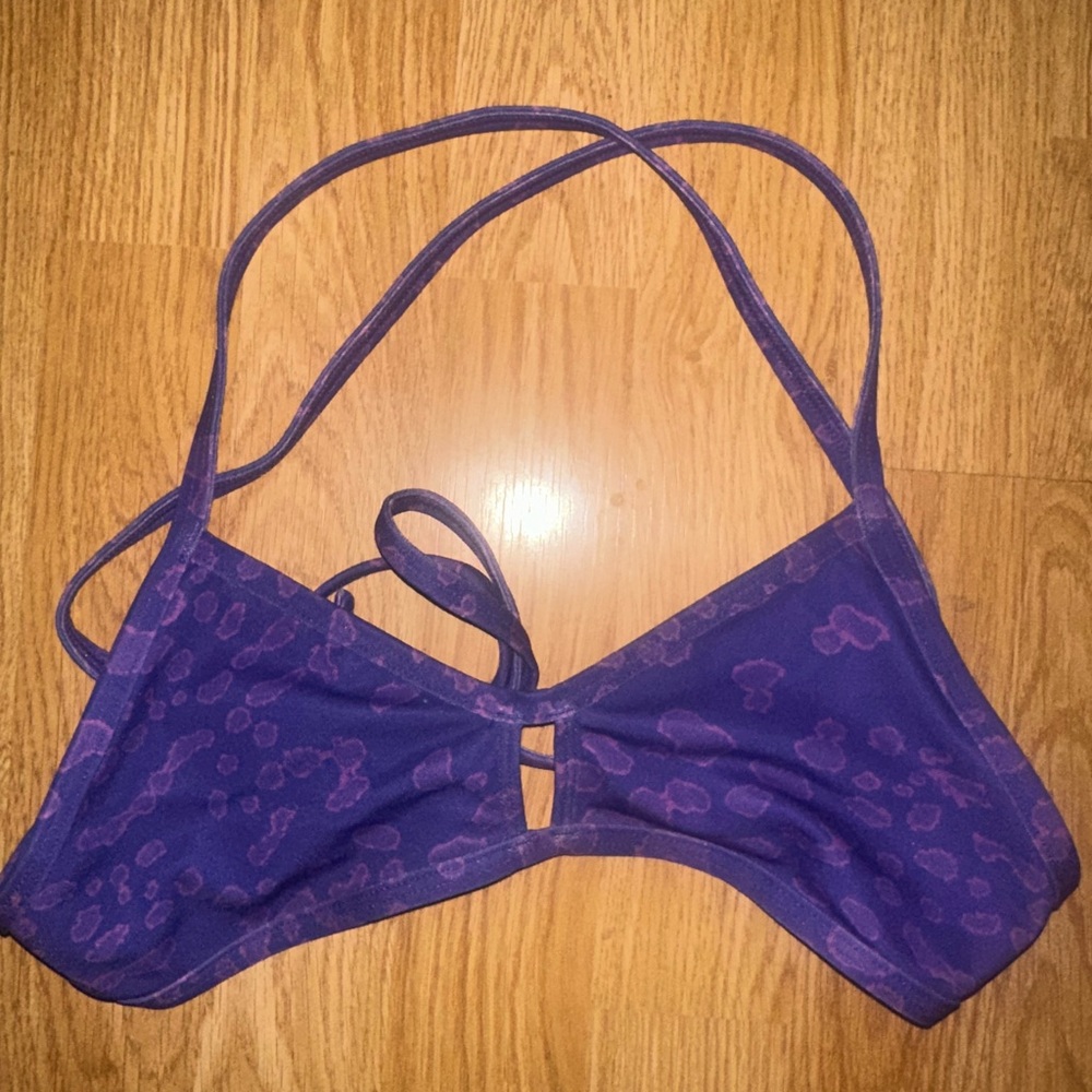 Jolyn Vent Tieback Bikini Top. Size M
